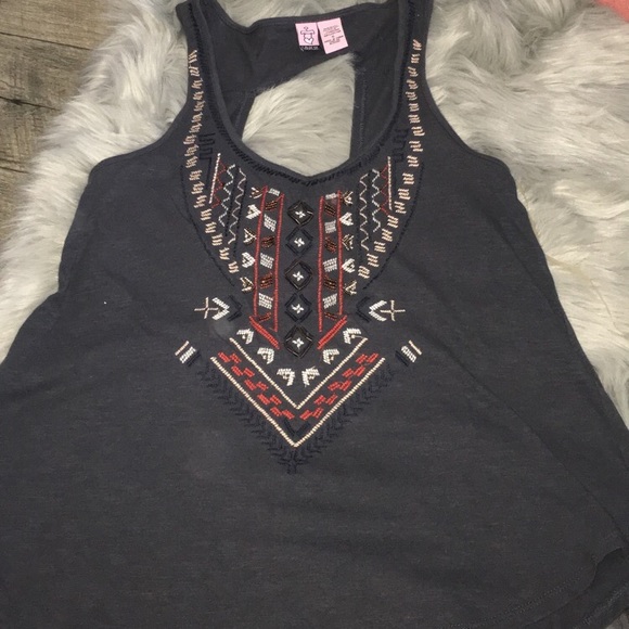 Really cute top with a boho design - Picture 3 of 4